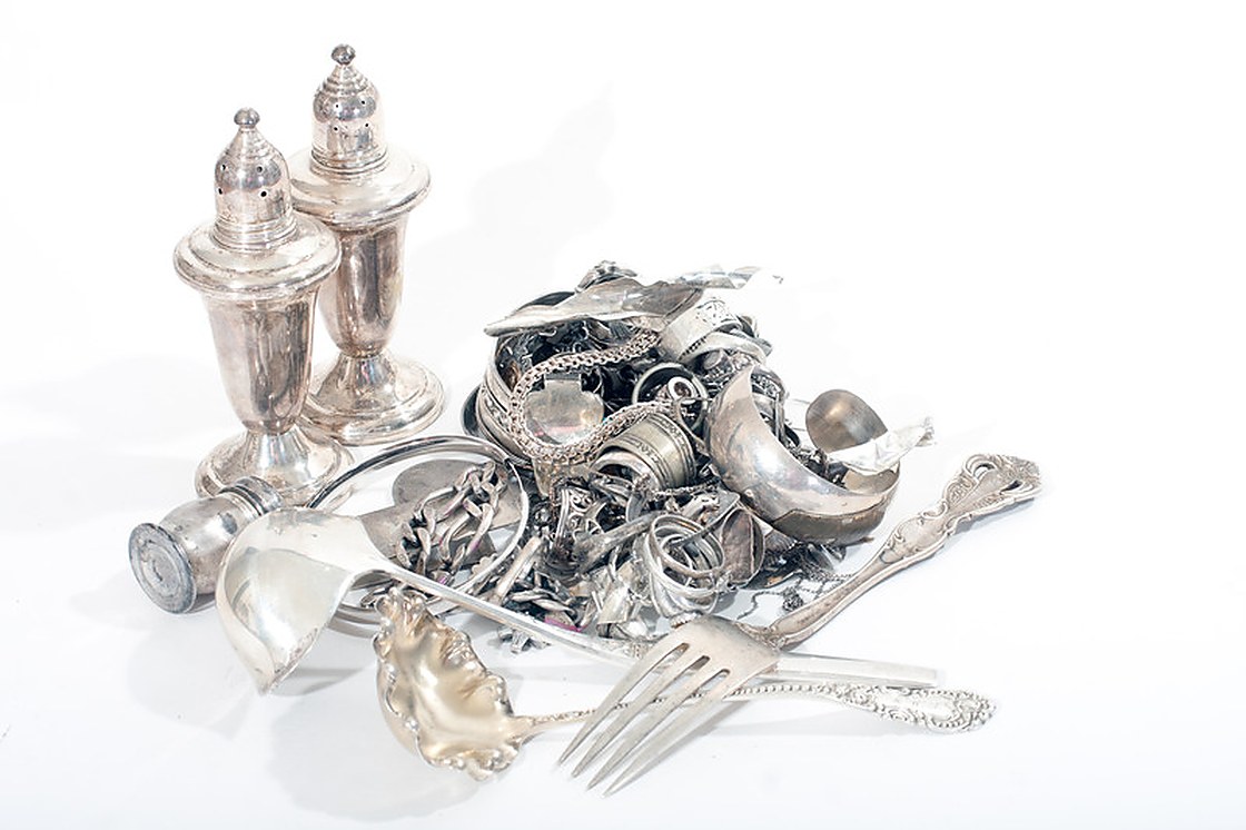 A mixed lot of sterling silver tableware